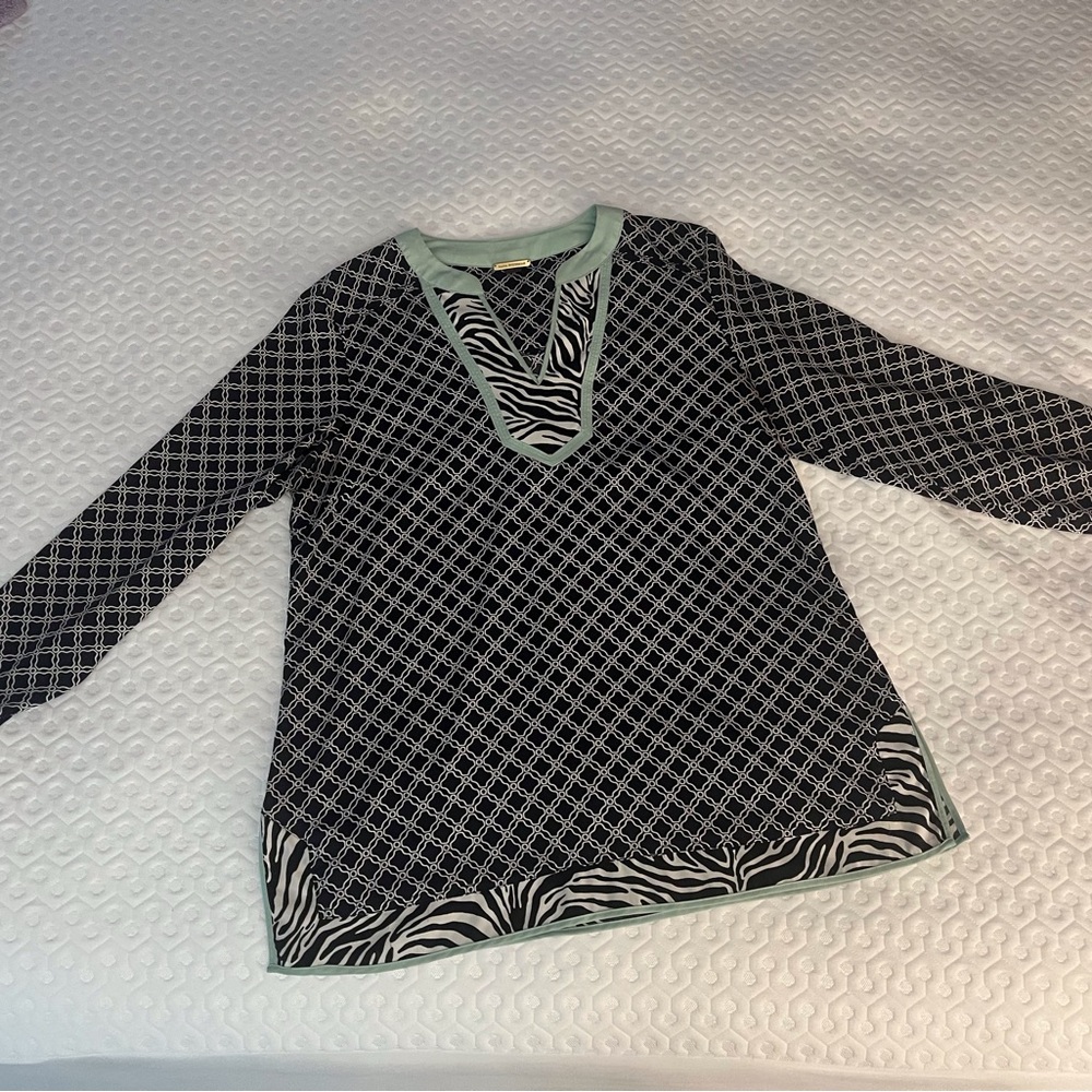 Black and White Patterned Long Sleeve Top